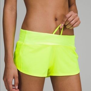 LuluLemon / Size 4 / Highlight Yellow / Speed Up Low-Rise Lined Short 2.5”